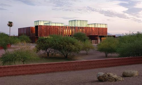 Bir Halk Kütüphanesi: South Mountain Community Library