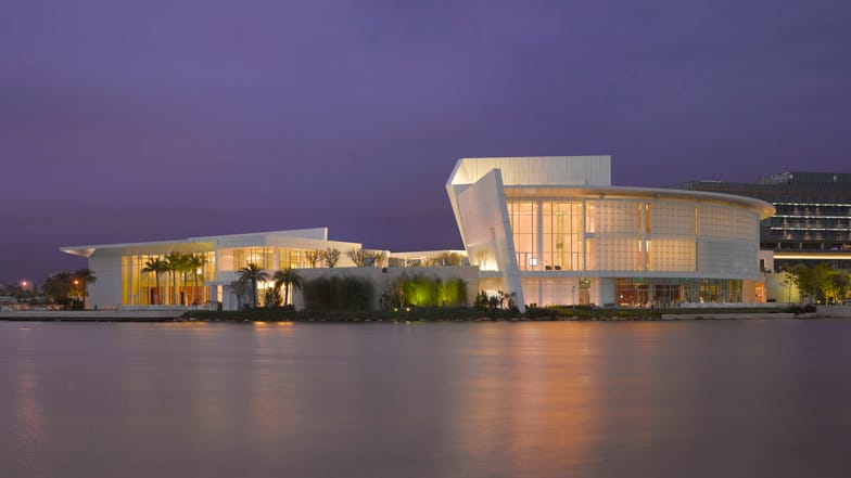 Richard Meier Architects: Shenzhen Kulüp Binası