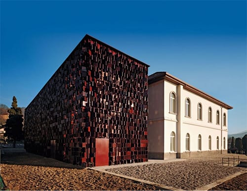 Nembro Kütüphanesi