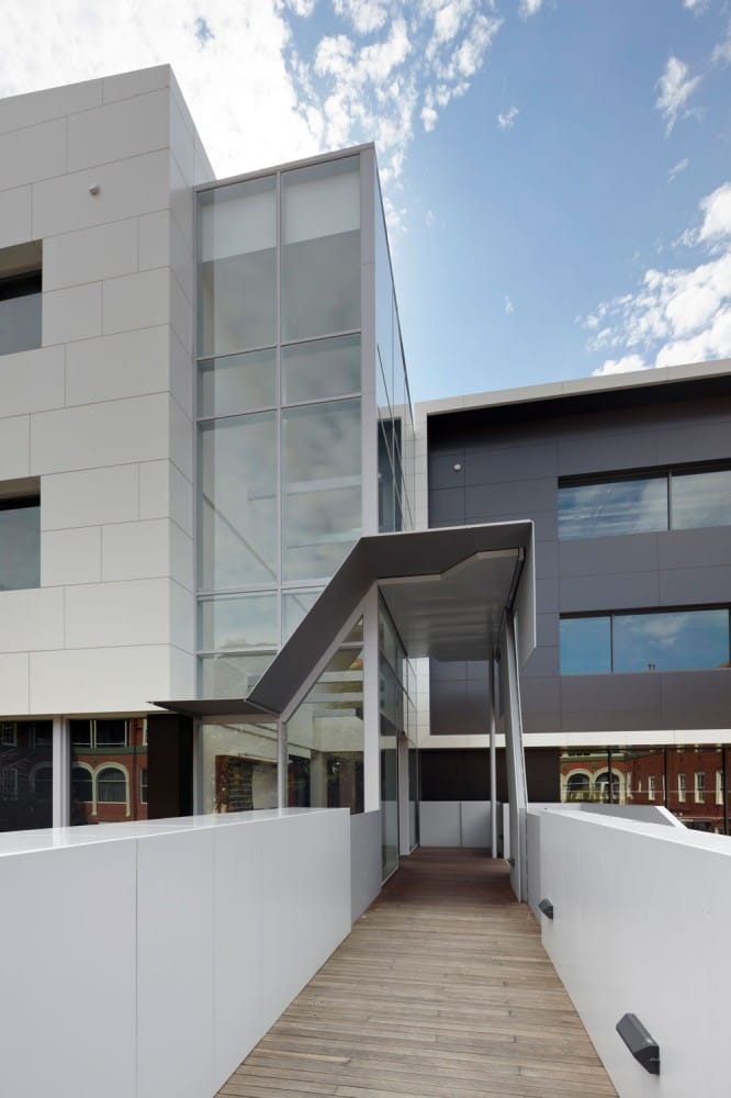1287600886-barwon-ttr-exterior-04-666x1000
