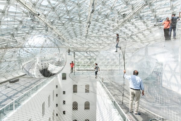 Boşlukta yaşamak Tomas Saraceno