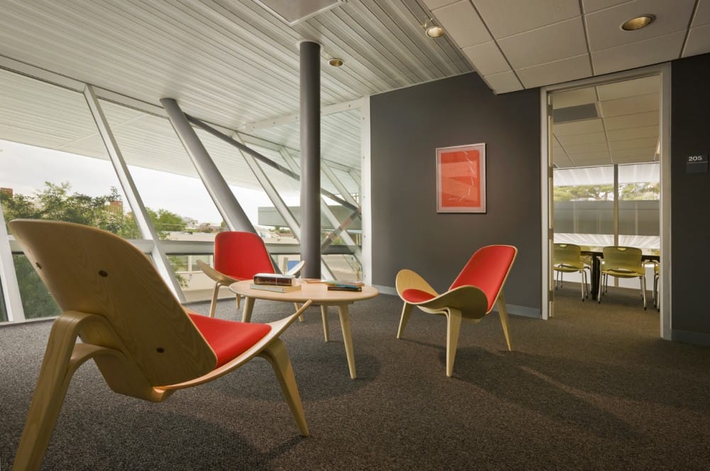 1314249549-08-lounge-1000x663
