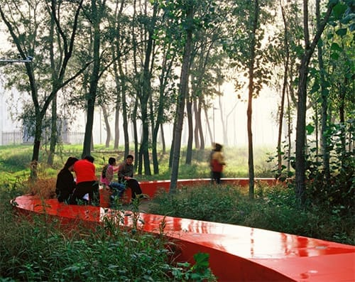 Kırmızı Kurdeleli Park