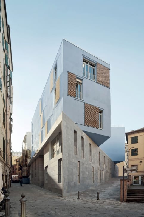 Piazza Delle Erbe  İçinde Yeni Okul
