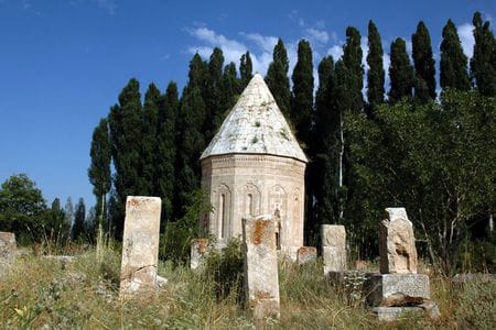 Yeniyi Eskinin İçinden Çıkarmak / Mimar Heval Zeliha Yüksel