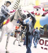 400 bin YTL harcayıp Taksim’e tuvalet açtı