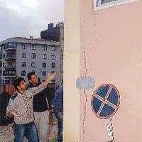 Alışveriş merkezi inşaatı hastaneyi boşalttırdı