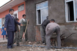 Köy öğretmeninin derslik mücadelesi