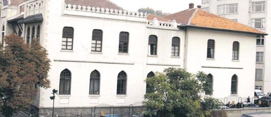 Kendi bakanlık binasını yıkacak