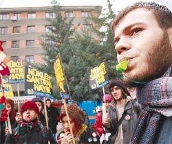 Eylem grubu nükleer santralı protesto etti