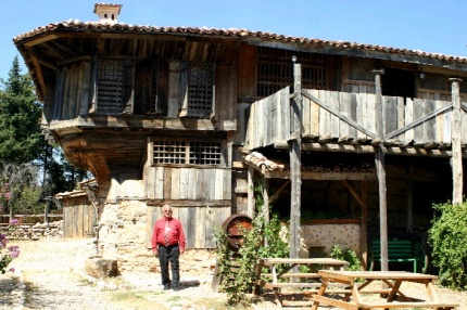 Düğmeli evler aslında uygun restore ediliyor