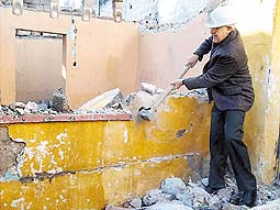Boğaziçi’nde 6 bina yıkıldı, yol açıldı