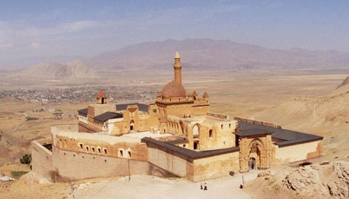 Tarihi İshakpaşa Sarayı ışıklandırıldı