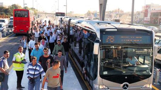 Metrobüs yıl sonunda Kozyatağı’nda