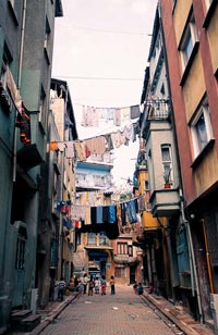 Yâr bana bir İstanbul, medet!
