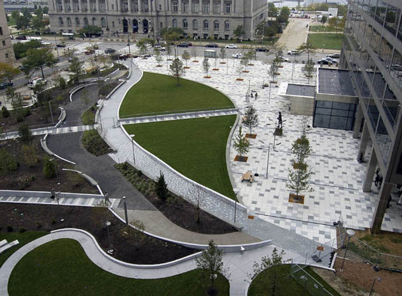 11358_4_ajcelebrezze_plaza.jpg