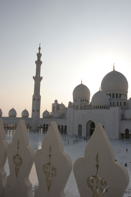 dhabi_mosque_2.jpg