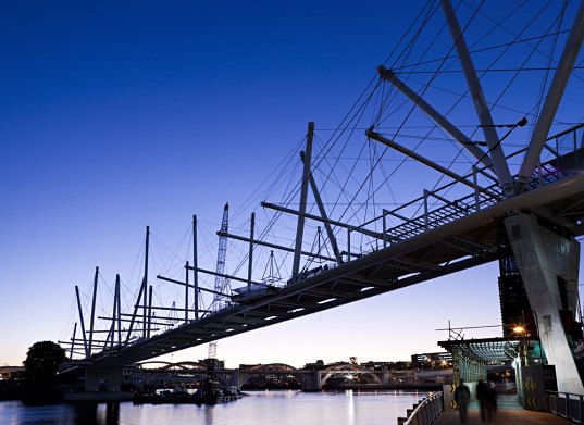 kurilpa-solar-powered-bridge-6.jpg