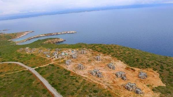 Bozcaada’nın bakir koylarına villa tehdidi