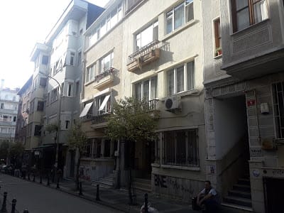 Moda’da Büyük Fikret Ve Metin Oktay Apartmanları / Arif Atılgan