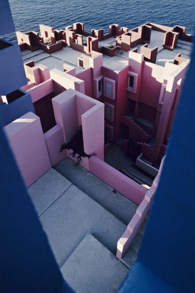 Arch2O-RicardoBofill-LaMurallaRoja-63