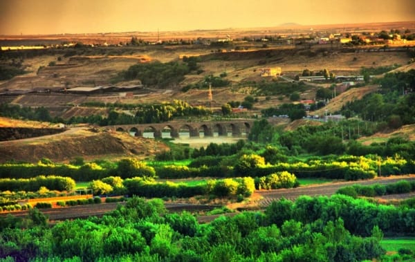 Diyarbak-Surlar-ve-Hevsel-Baheleri