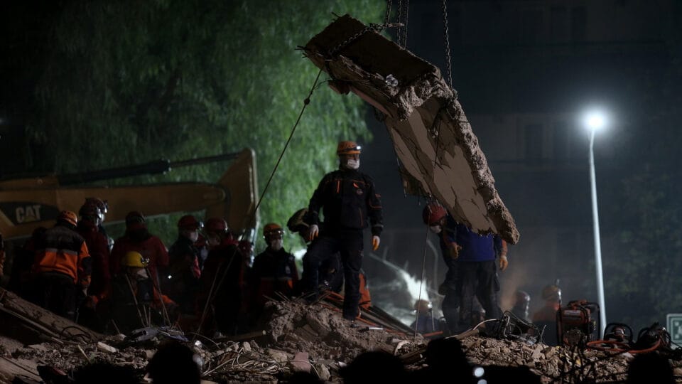 Doğanlar Apartmanı’nda yaşayan Tahir Ün: Binayı ‘riskli’ diye yıkmak istediğimizde itiraz edenler maalesef enkazda can verdi