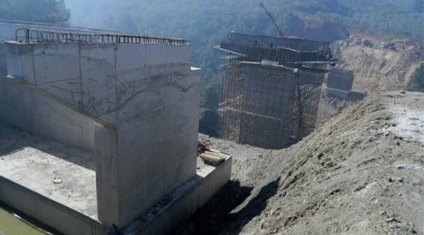 Doğal afet statüsünde fabrika yolu ihalesi