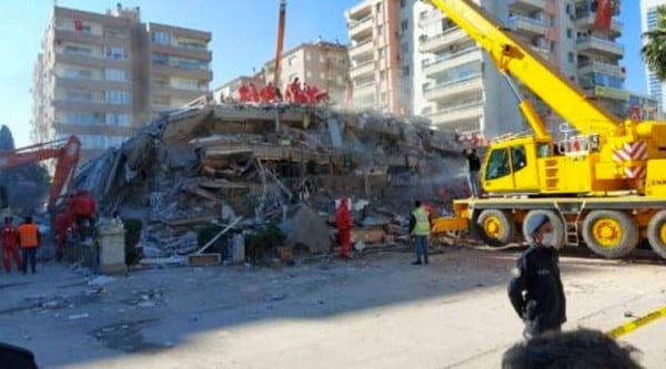 İzmir depreminde yıkılan Doğanlar ile Rızabey apartmanlarına ‘çürük’ raporu verilmiş!