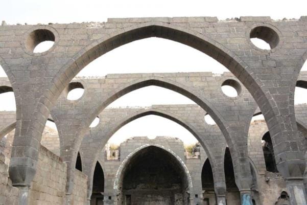 Diyarbakır’daki tarihi Surp Sarkis Kilisesi bakımsızlıktan yıkılmak üzere