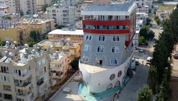 Mersin’de gemi şeklinde öğrenci yurdu