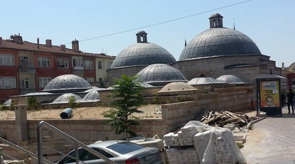 Gerçek kültür varlıkları yıkıma terk ediliyor