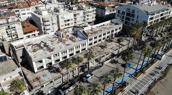 Marmaris Belediyesi hizmet binası 30 yıl sonra yıkılıyor