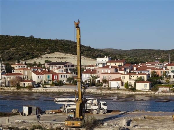 Alaçatı Port inşaatının durdurulması istendi