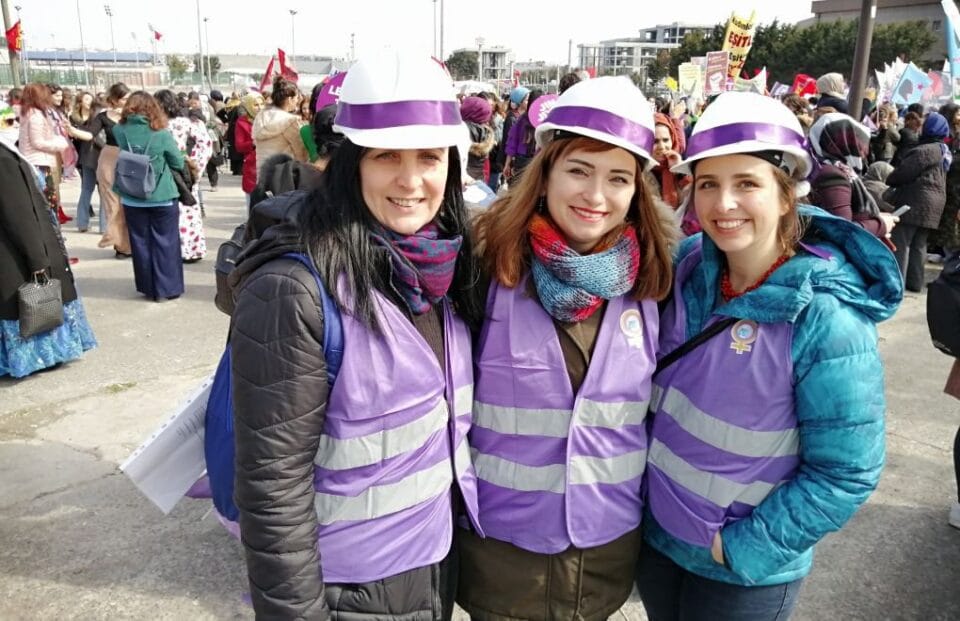 ! Mayıs öncesi, Meslek örgütleri: Kadın işsizliği de yoksulluğu da arttı