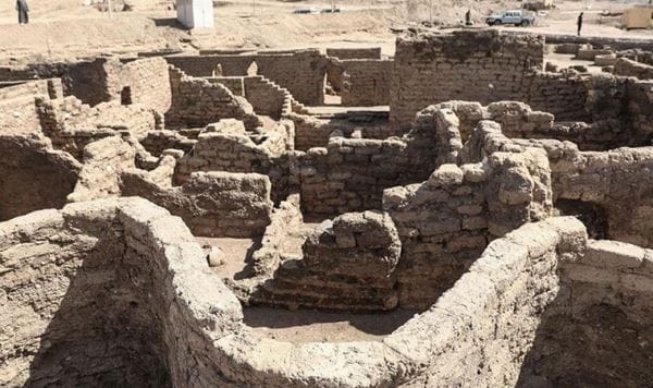 Mısır’da keşfedilen 3 bin yıllık antik kent dünyaya tanıtıldı