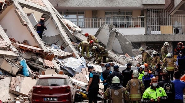 Binalar deprem olmadan çöküyor!