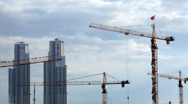 AKP’ye ‘sürpriz’ tepki: Müteahhitler de ekonomiye isyan etmeye başladı