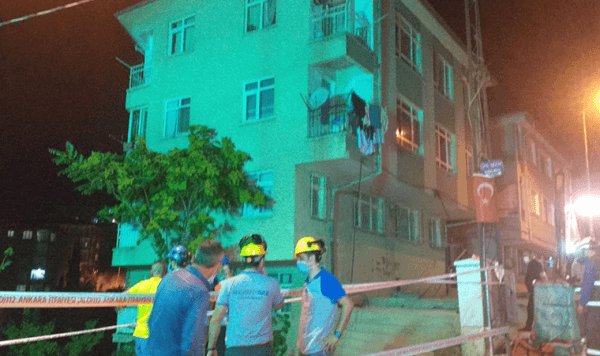 Çankaya’da binanın temeli kaydı: 5 bina tahliye edildi!