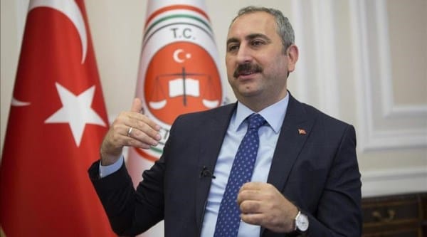 Adalet Bakanı Gül: Yanan yerlere bir çivi bile çakılmayacak