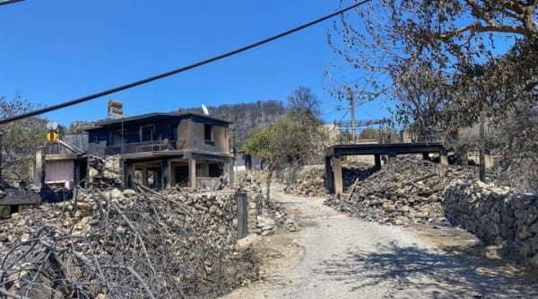 Antalya’da yangınlar nedeniyle 35 mahalle tamamen, 15 mahalle kısmen tahliye edildi