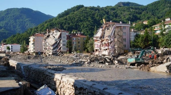 Sel bölgesinde 109 bina için acil yıkım kararı