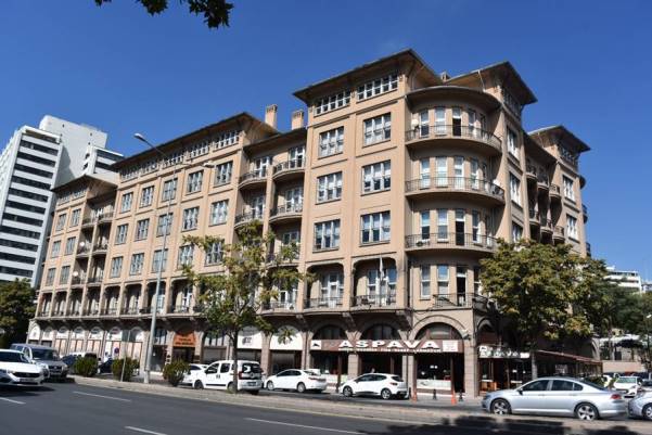 Tarihi Evkaf Apartmanı’na pide salonu vasatlığı