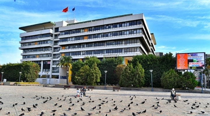Mimarlar Odası: İzmir Belediyesi hizmet binası için koruma kurulu kararı beklensin