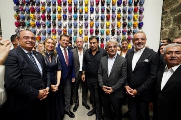 Sanatçı Ahmet Güneştekin’in ‘Hafıza Odası’ sergisi büyük ilgi görüyor