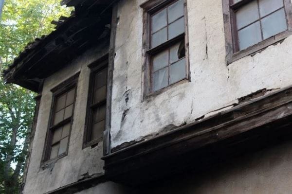 Antalya kent merkezindeki asırlık evler yok oluyor