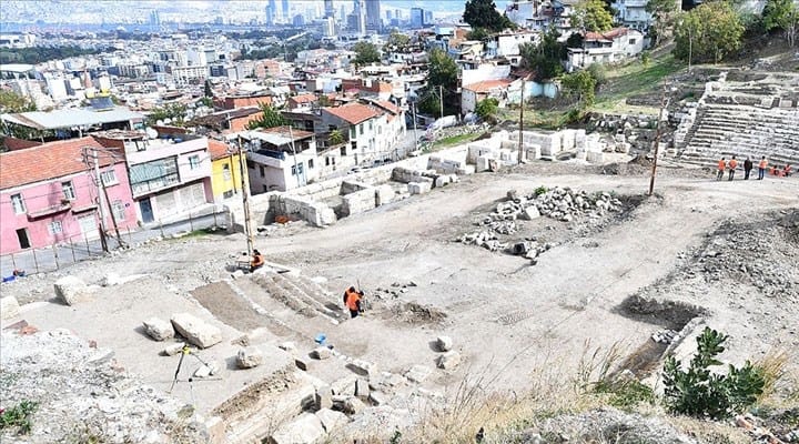 Antik Tiyatro’da sürpriz buluntu