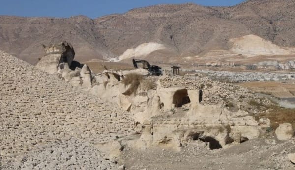 Hasankeyf’te tarihi yerler yıkılıyor