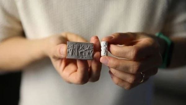 Hatay Aççana Höyük’te Hitit prensine ait 3 bin 250 yıllık mühür baskısı bulundu