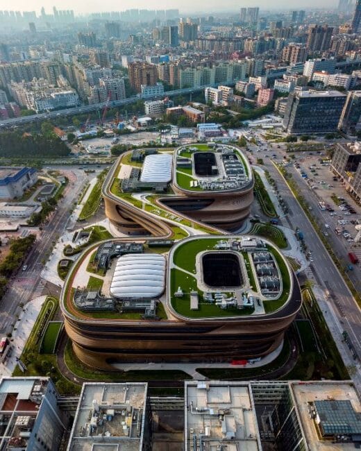 ZAHA HADİD MİMARLIK ÇİN’DE SONSUZ SEMBOLLÜ BİR PLAZAYI BİTİRDİ…